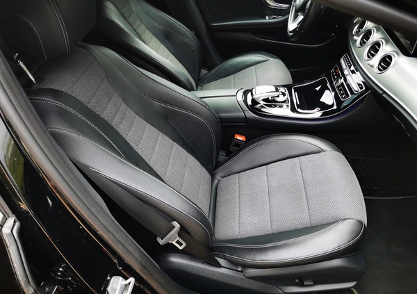 Mercedes-Benz Klasa E cena 89900 przebieg: 178000, rok produkcji 2017 z Ćmielów małe 529